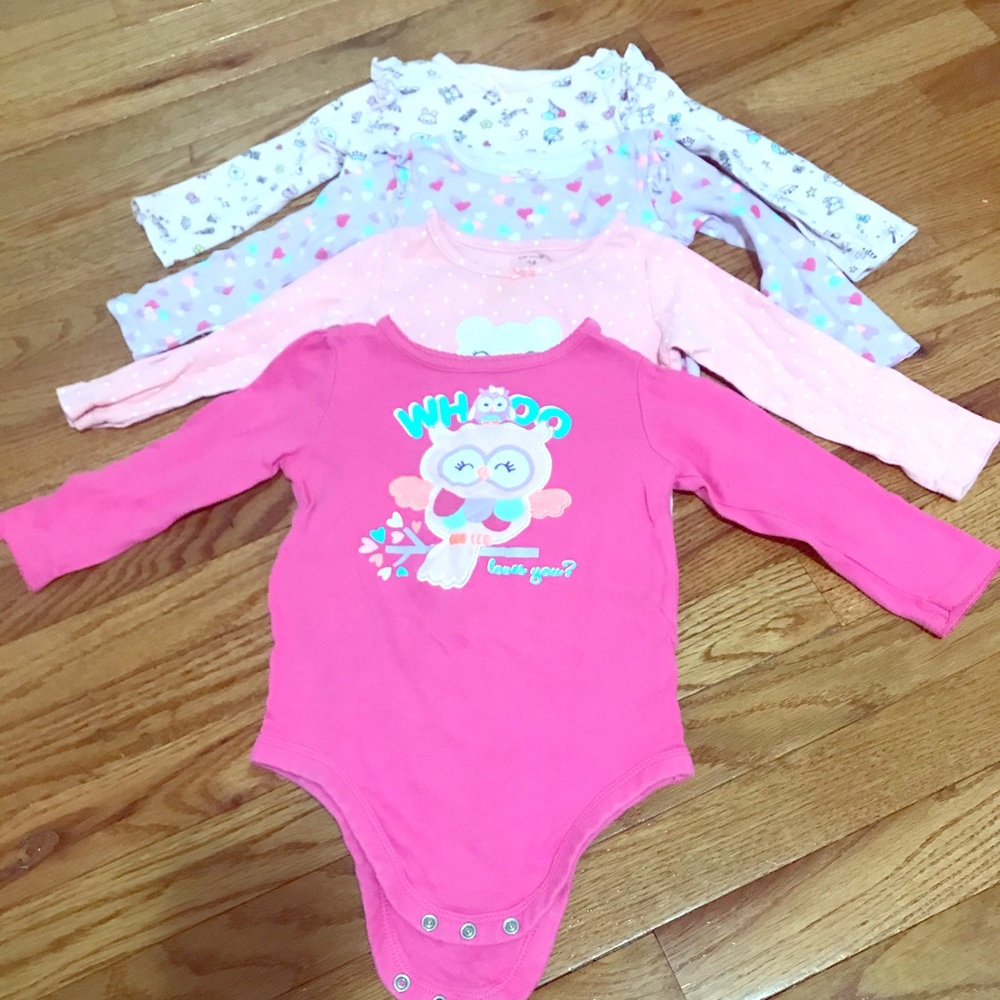 4 used bodysuits for babies !!